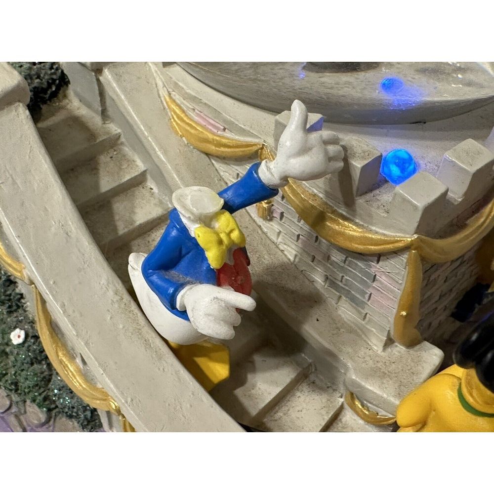 Disney Mickey And Friends Musical LED Castle "Share A Dream Come True Snow Globe - Picture 12 of 15